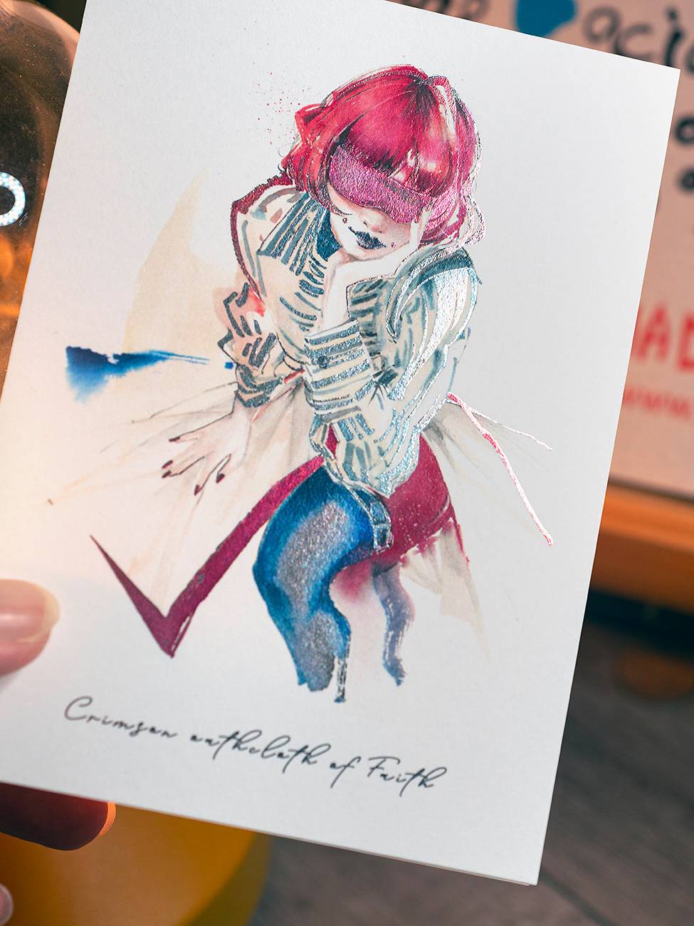 燙金明信片 -【信仰的血色立誓布】 細緻燙金工藝於 330gsm 美階晶彩卡，適合寫下隻字片語，也能是一份值得留存的禮物。