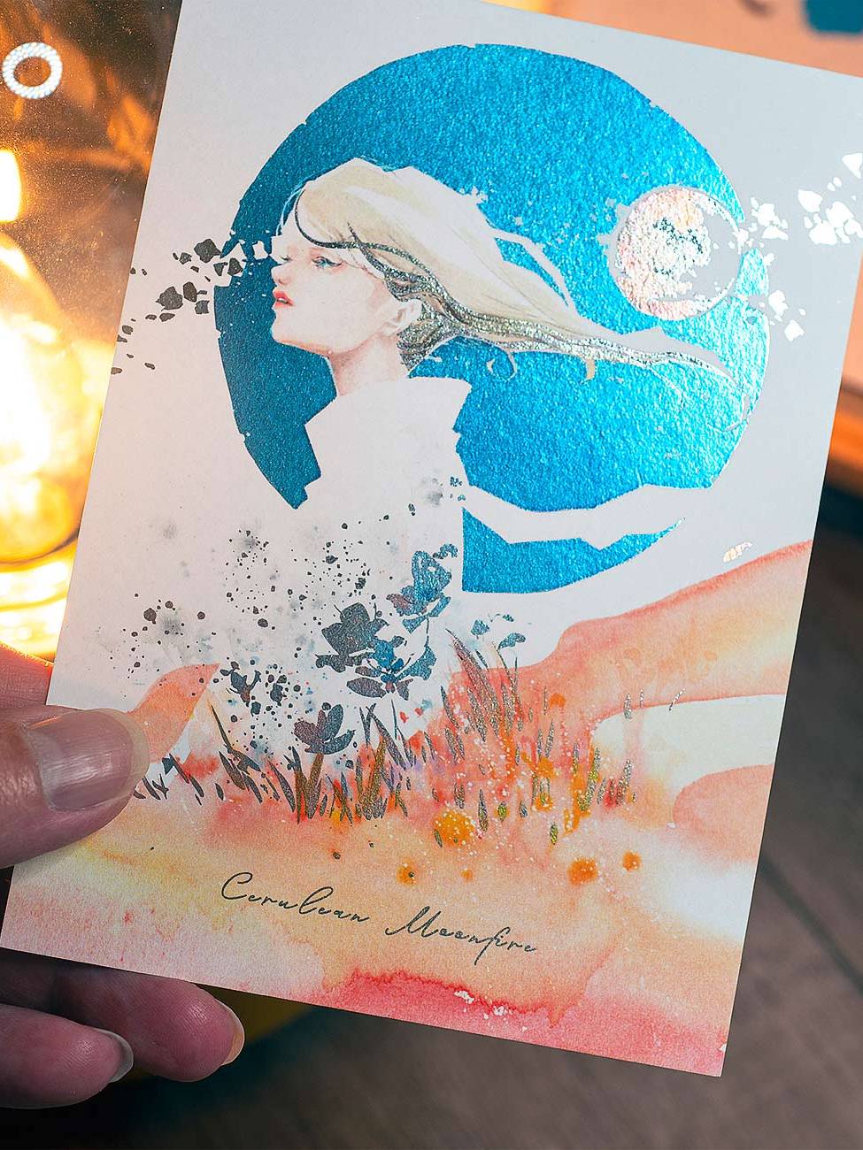 燙金明信片 -【藍月與火星融會之時】 細緻燙金工藝於 330gsm 美階晶彩卡，適合寫下隻字片語，也能是一份值得留存的禮物。